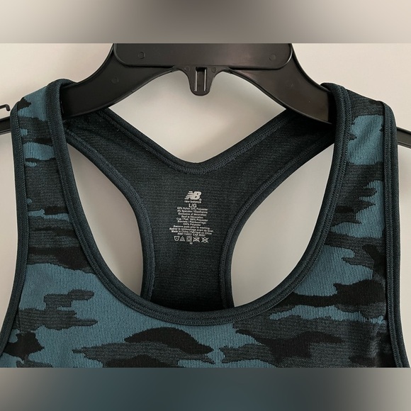 New Balance Medium Impact Secure Fit & Feel Stretch Seamless Sports Bra - Picture 3 of 9